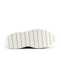 Roko Run 11 Platform Sneaker